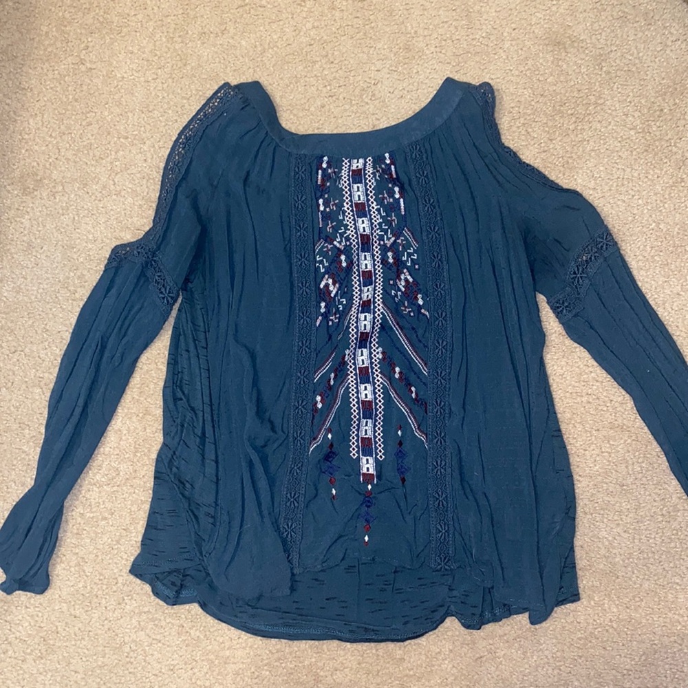 Long Sleep open shoulder shirt